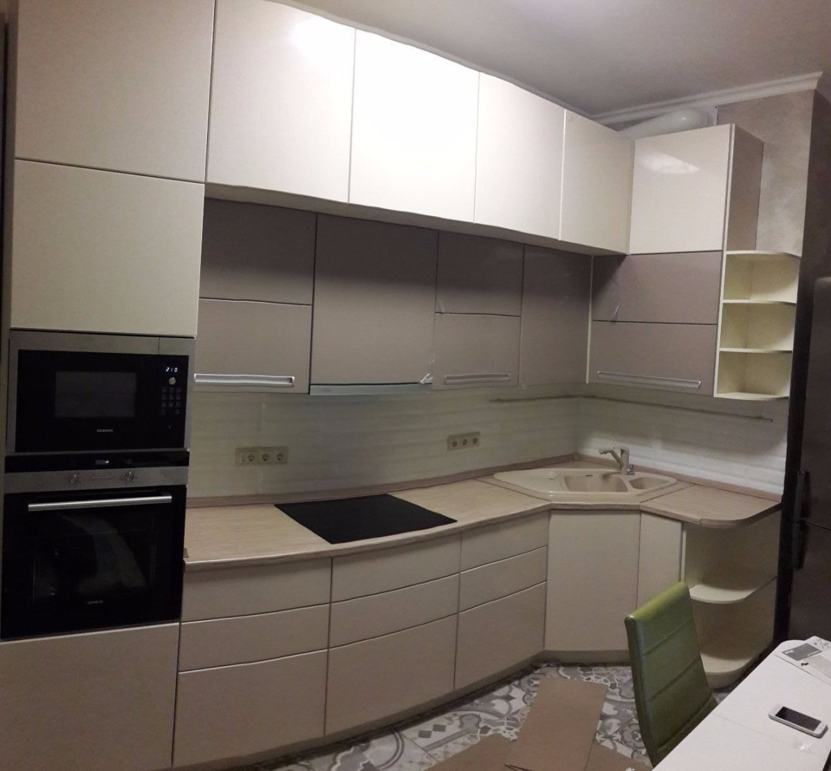 Кухонный гарнитур двухуровневый