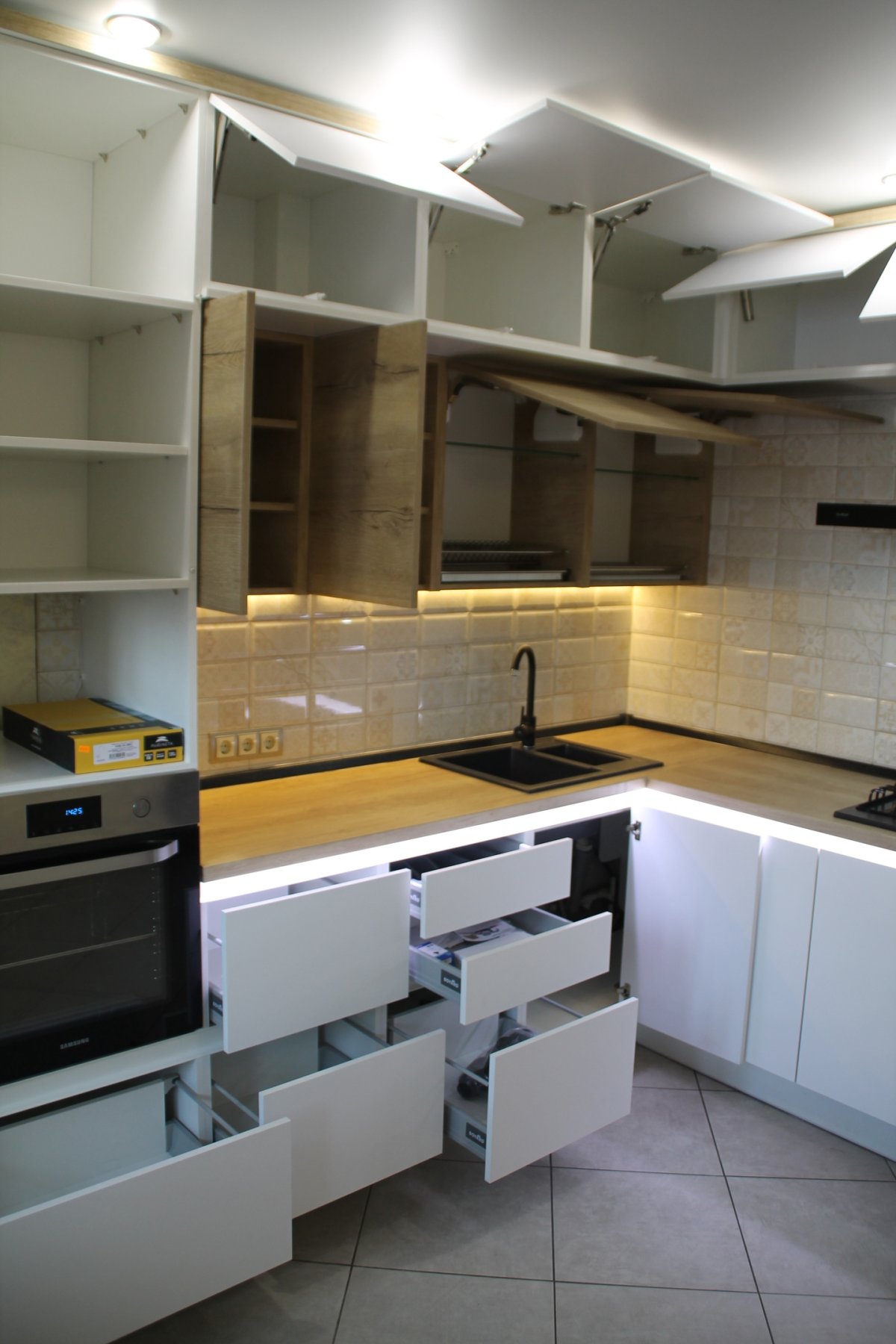 Кухонный шкаф