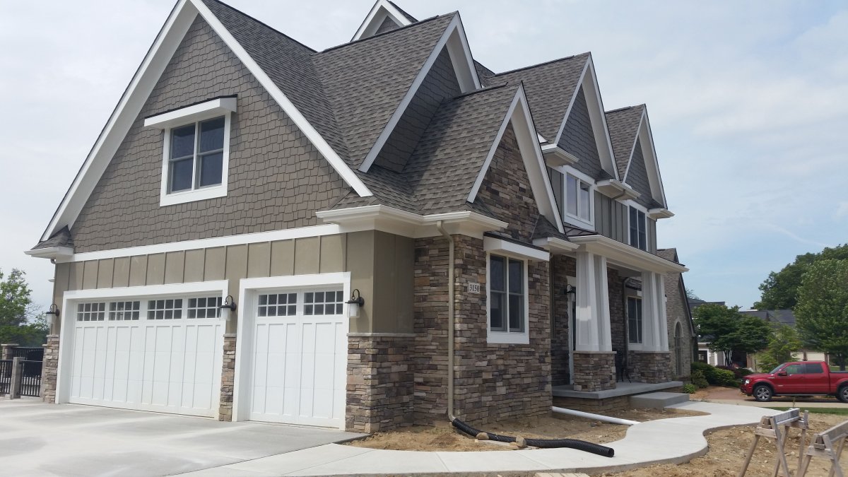 Отделка фасада искусственным камнем