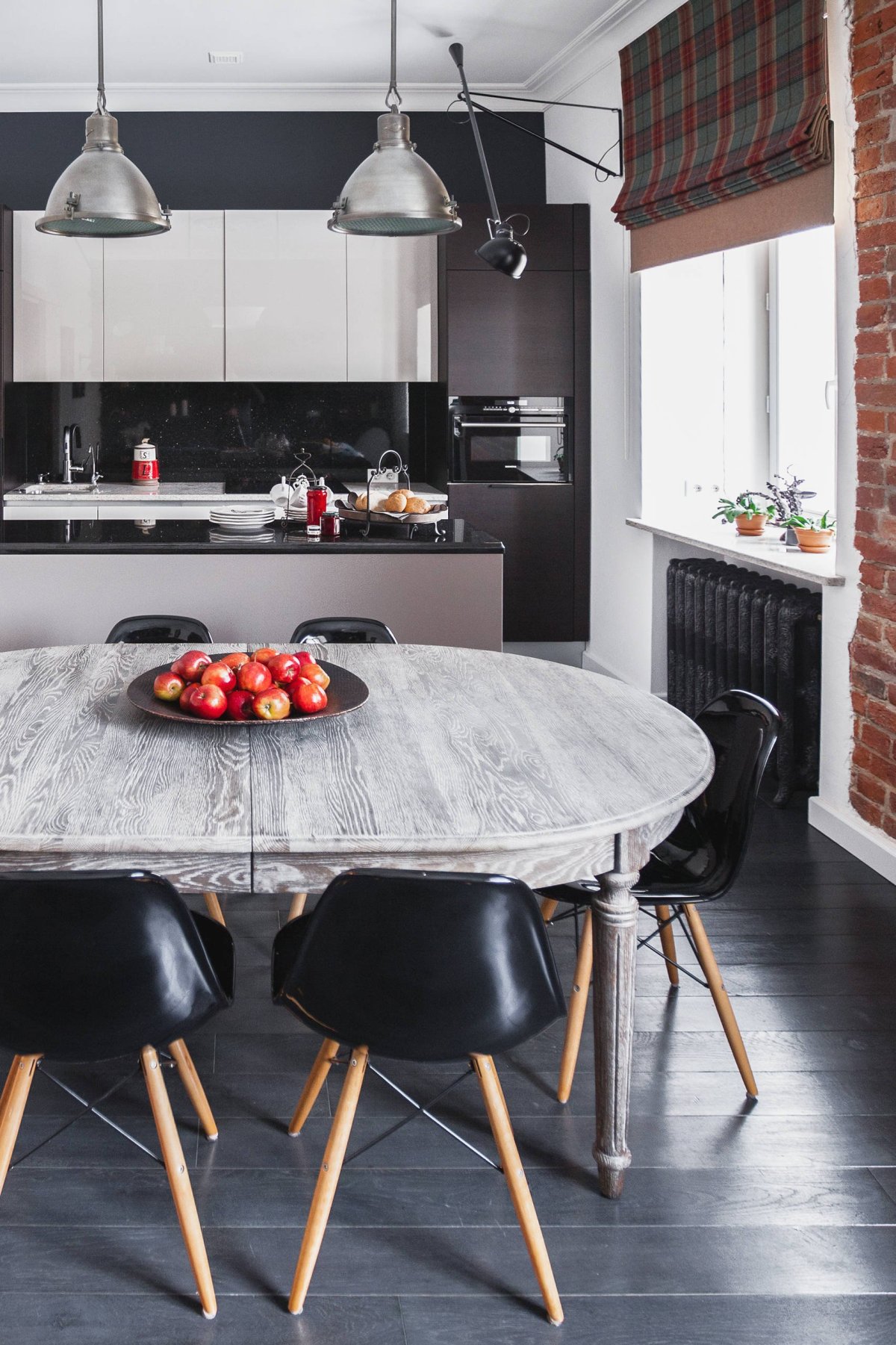 Круглый стол икеа Bjursta БЬЮРСТА