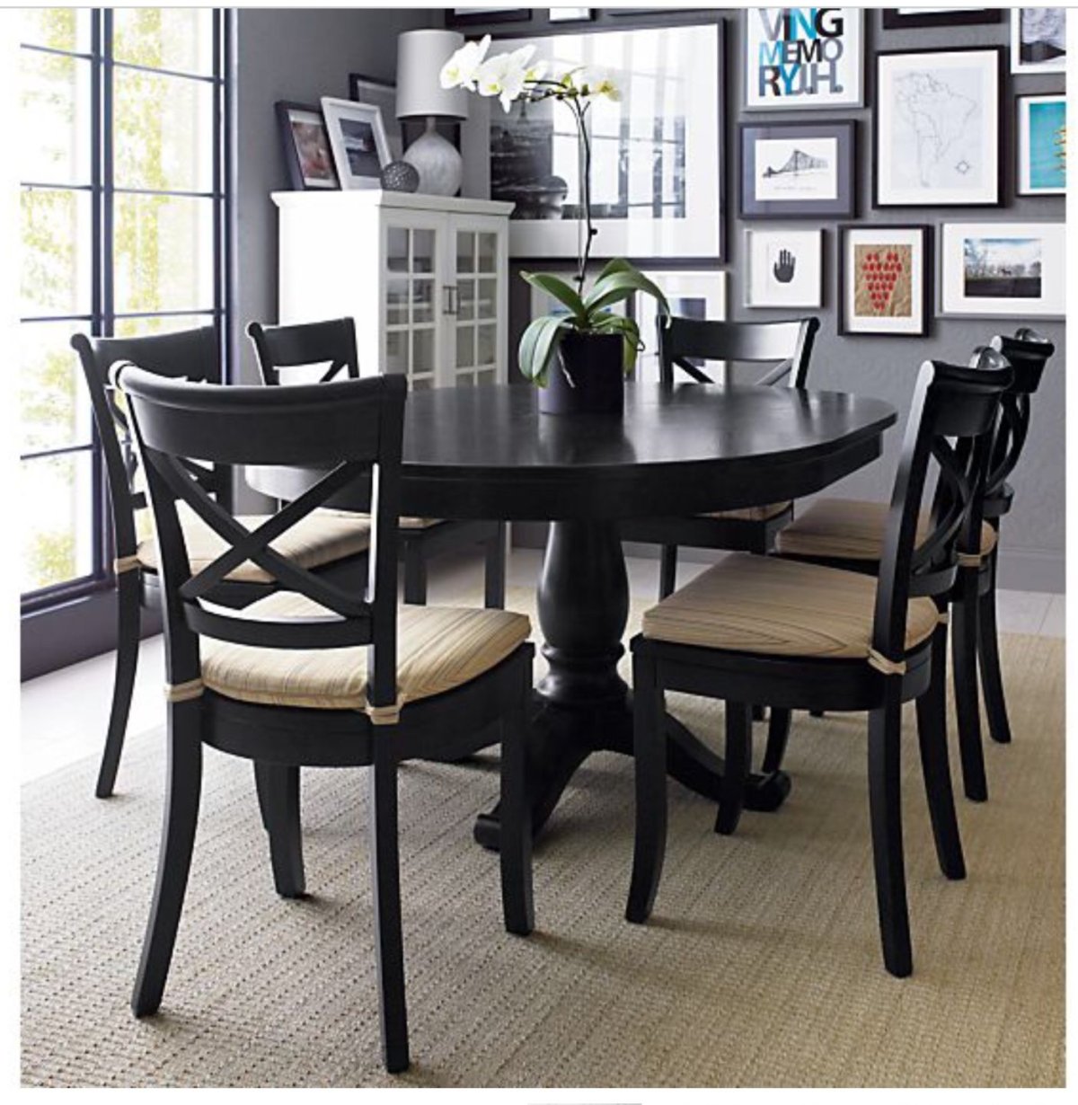 Чёрный потолок в интерьере