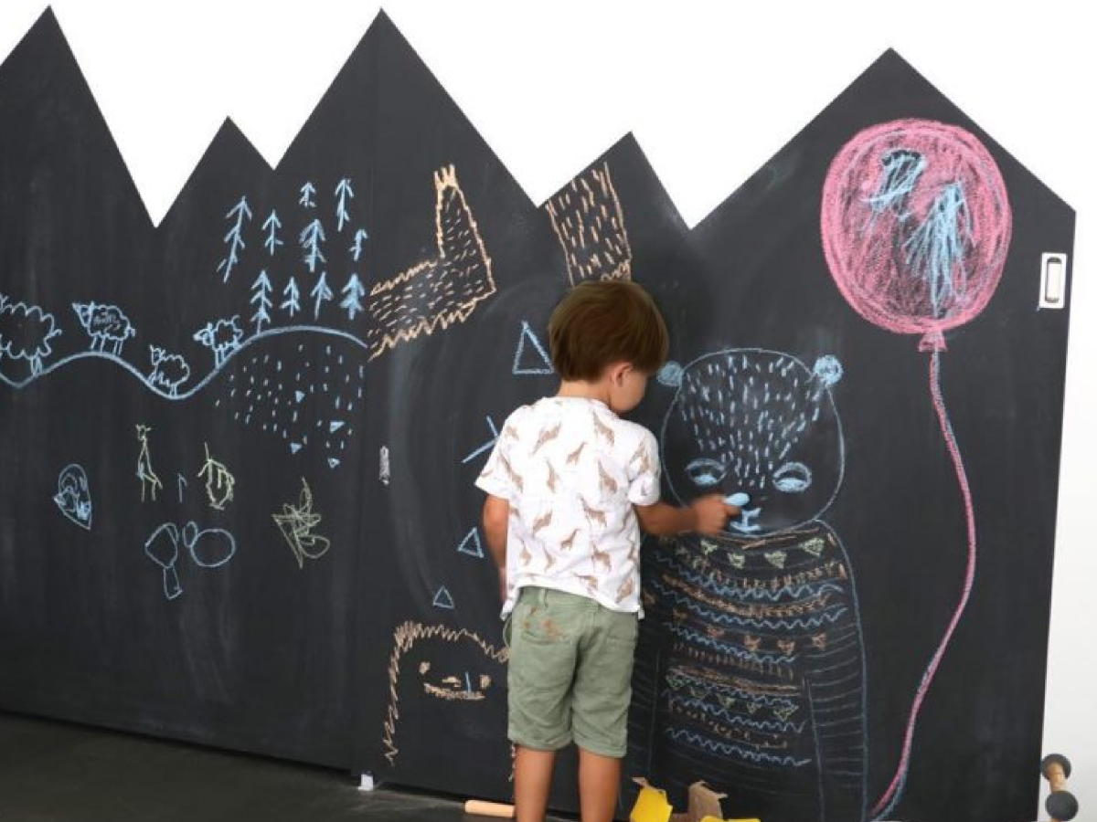 Меловая стена в детской