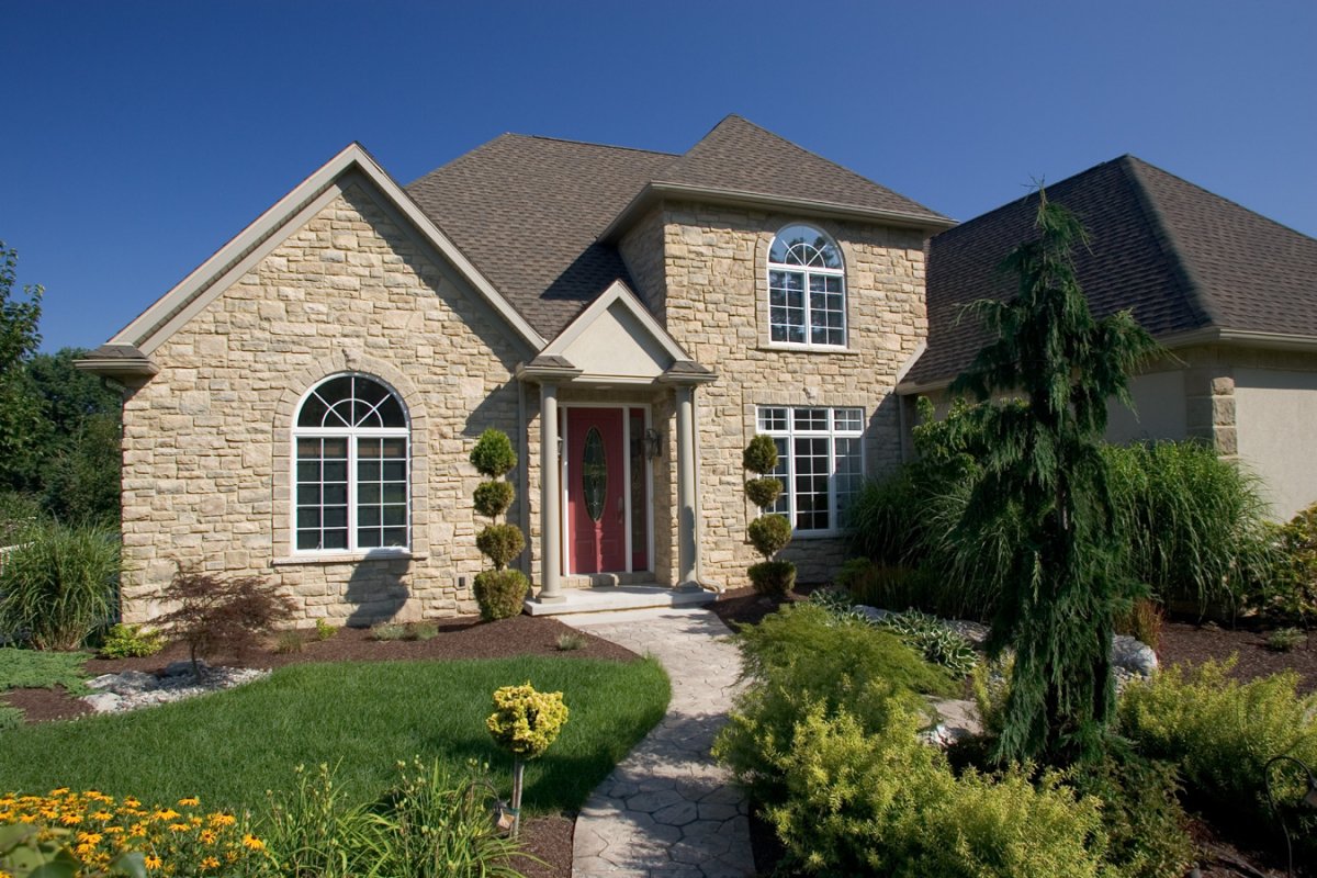 Отделка фасадов домов сайдингом