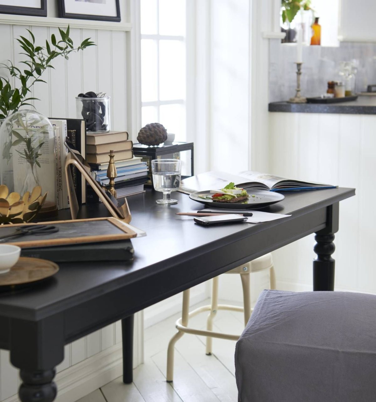 Apex White Oak 64" Round Dining Table (Crate and Barrel)
