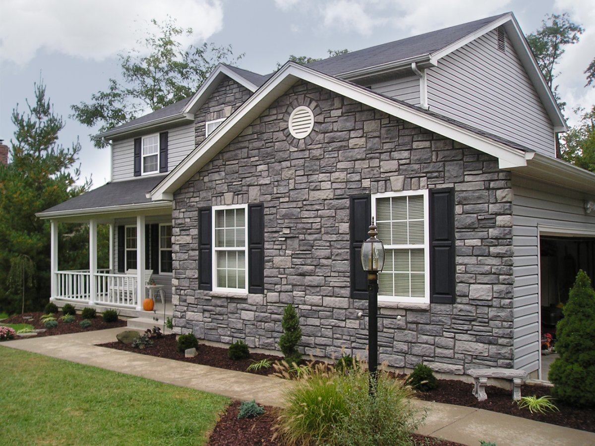 Особняк из камня и сайдинга