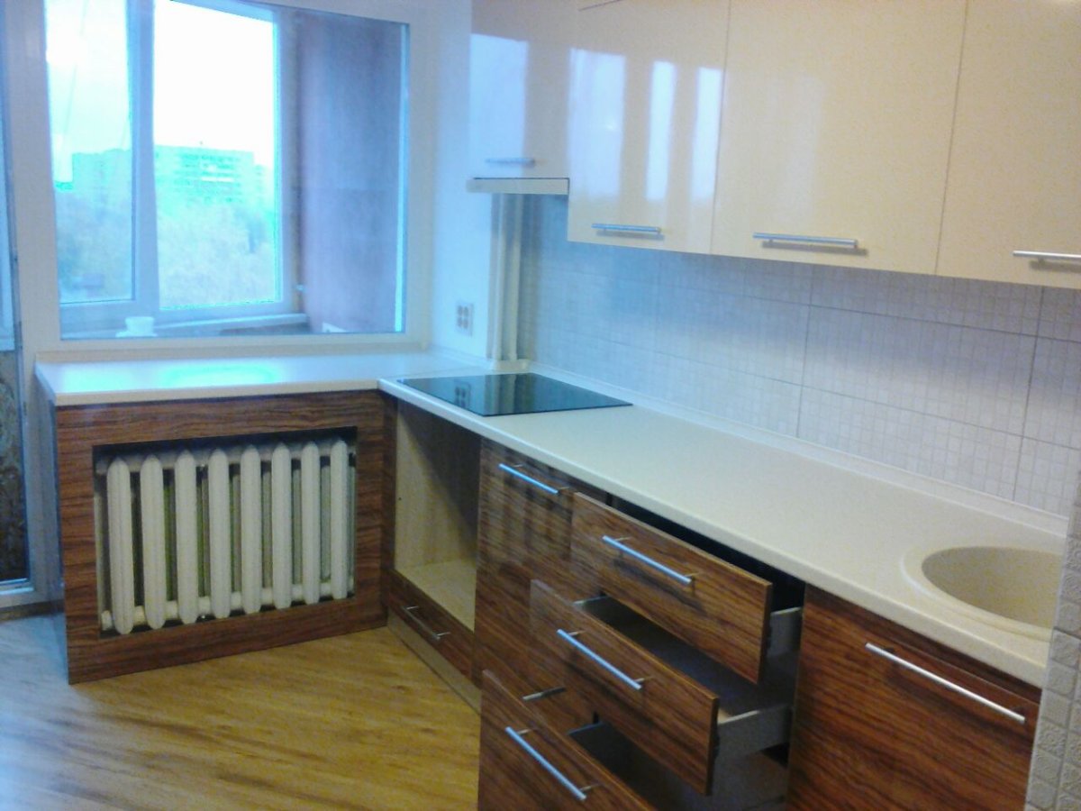 Кухонный гарнитур с подоконником