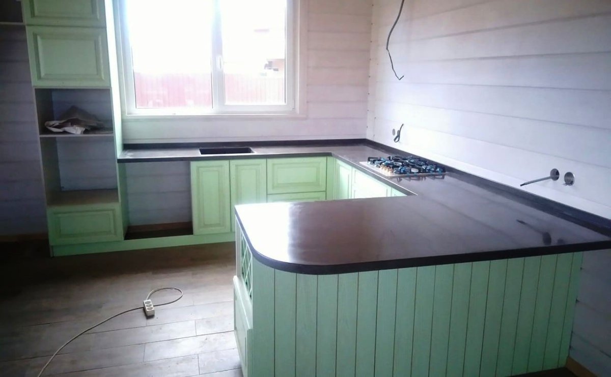 Кухонный стол из подоконника