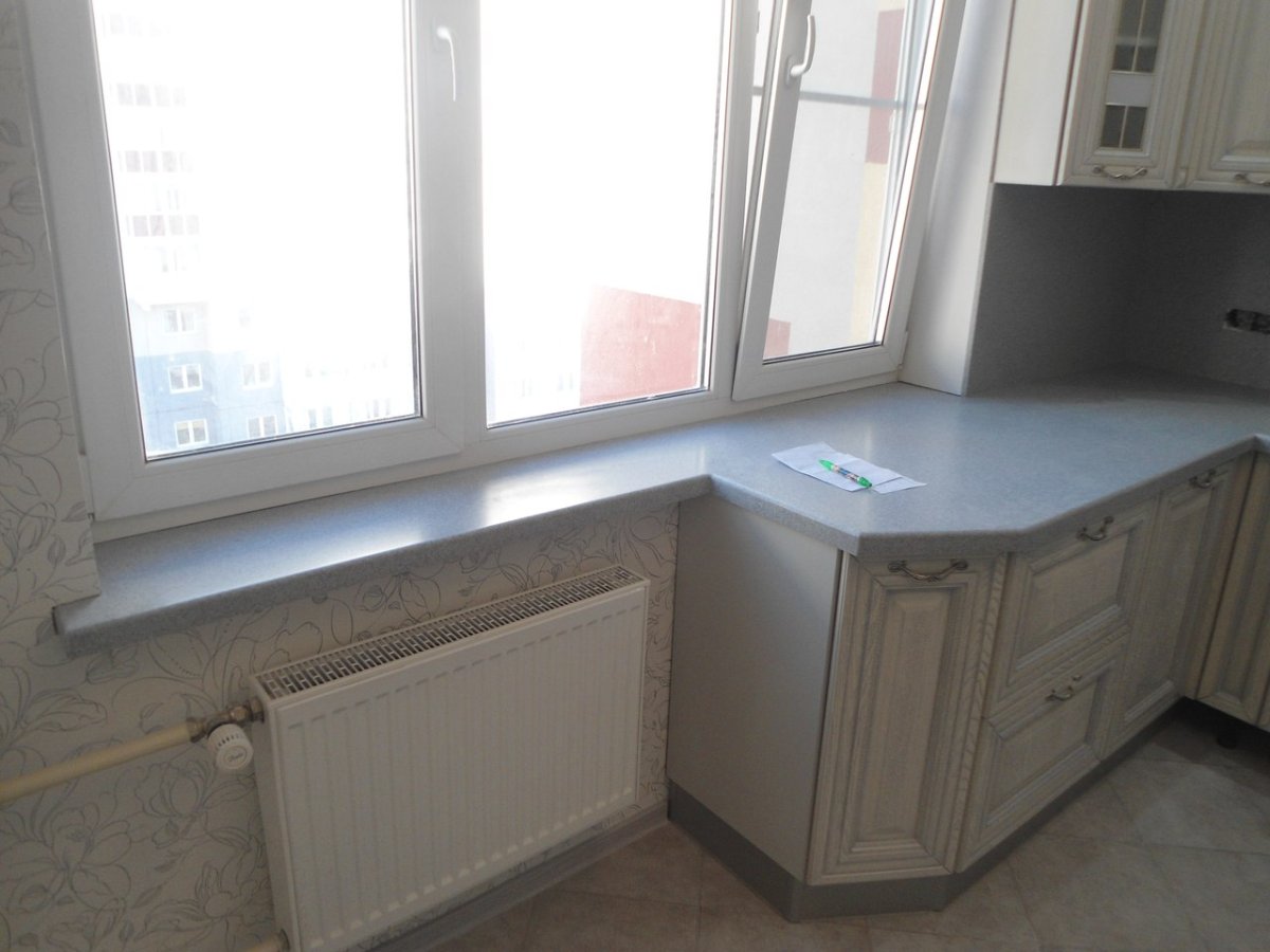 Кухонный гарнитур с подоконником