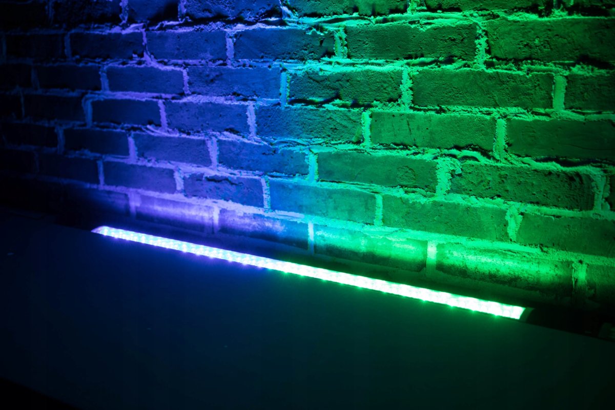 Кухня с неоновой подсветкой