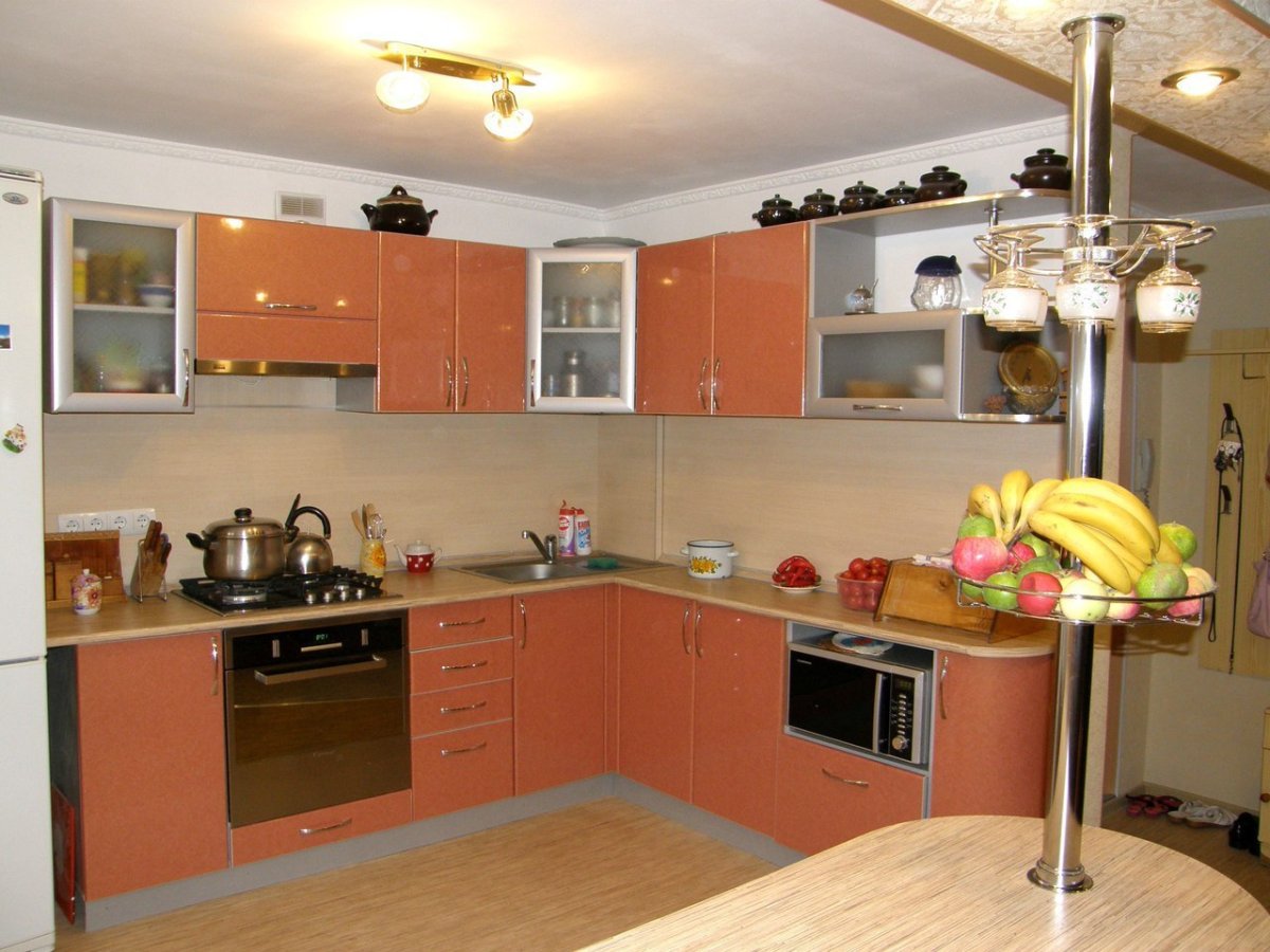 Кухняс барнрй стойкой .