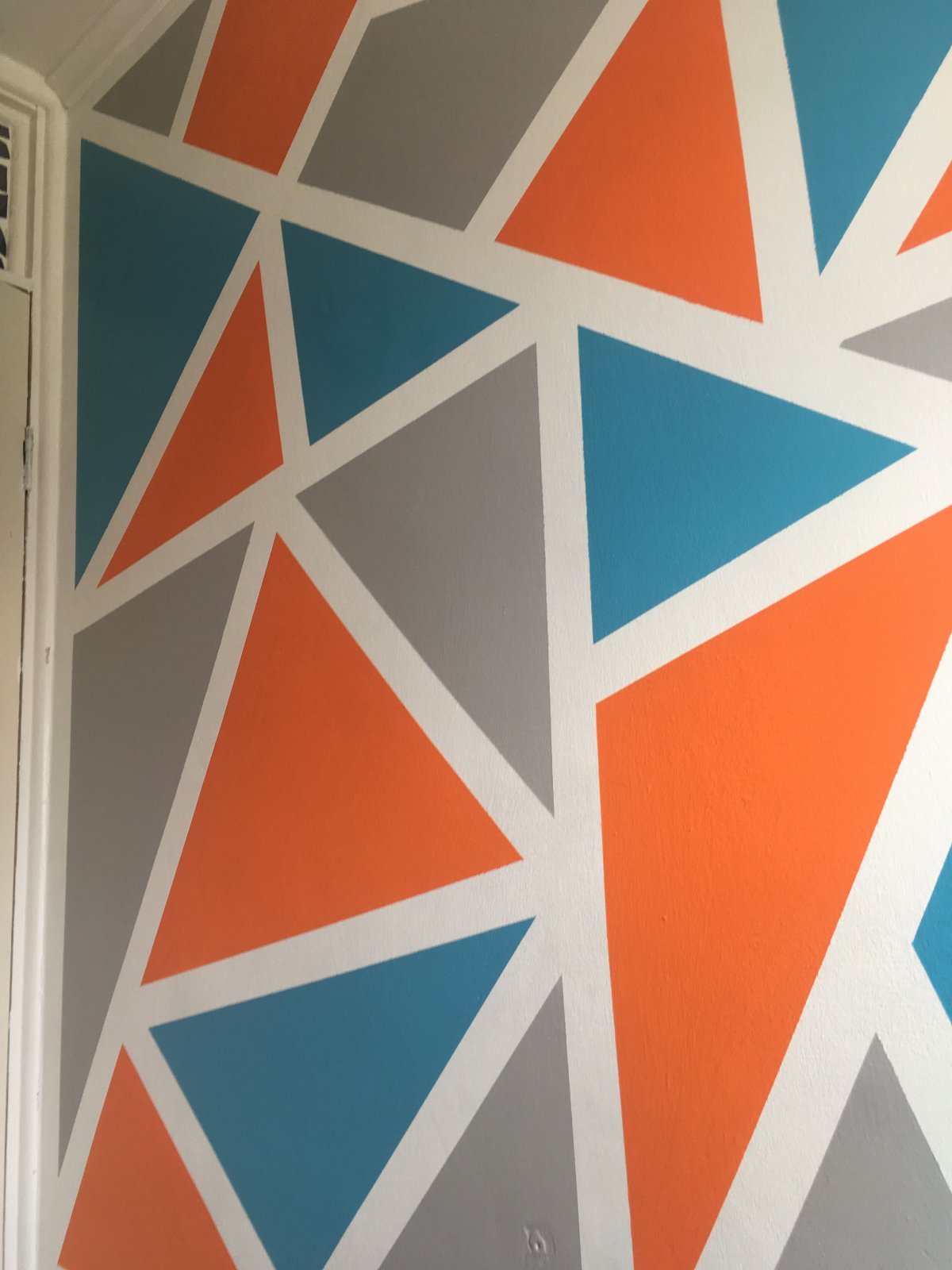 Геометрические фигуры на стене