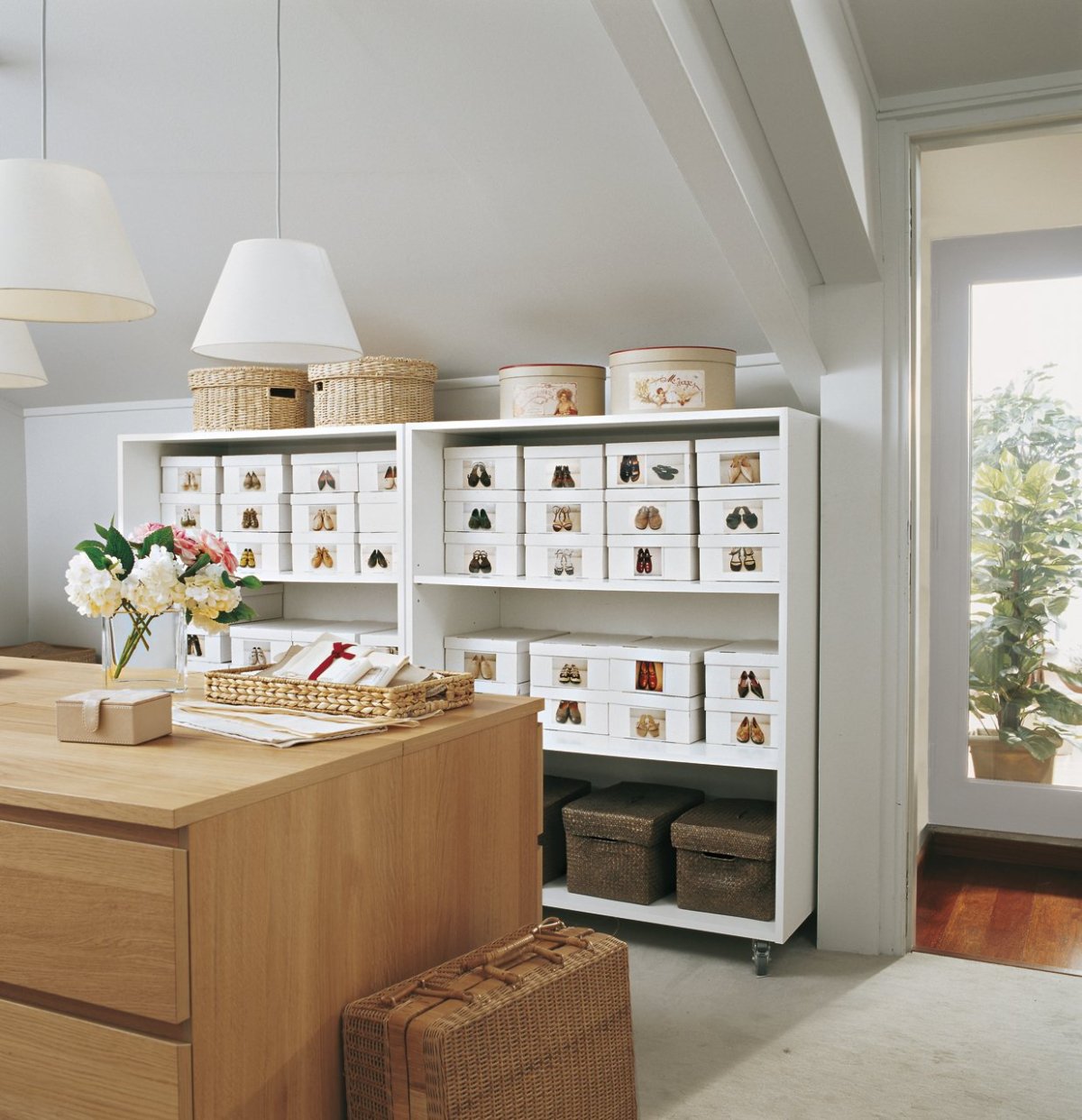 Коробки для хранения вещей в интерьере