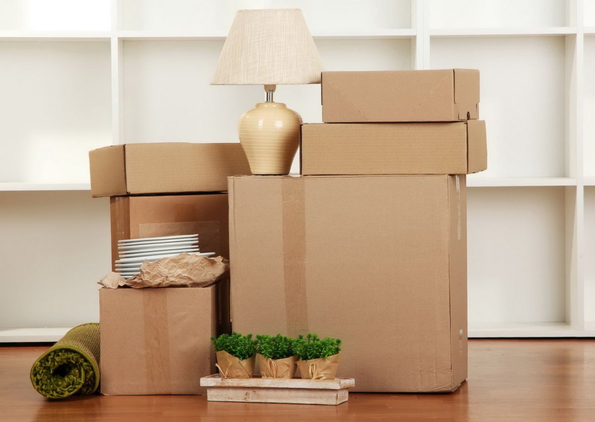 Коробки в комнате