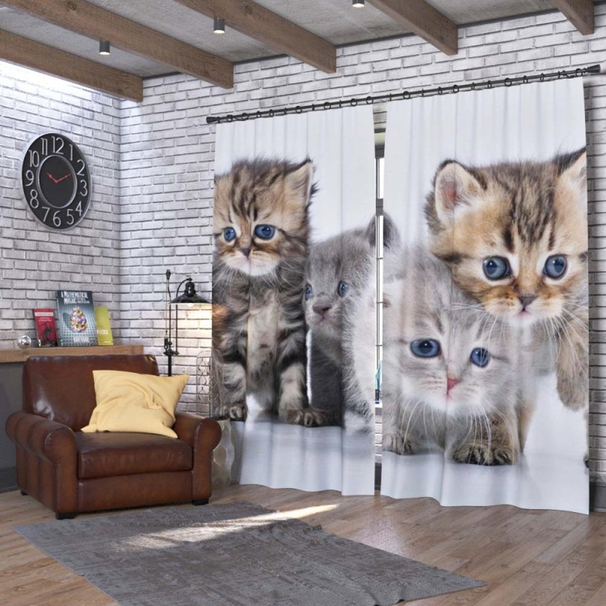 Кот висит на шторах