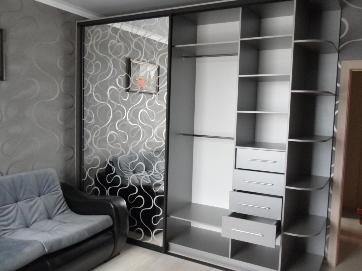 Встроенные шкафы в зал