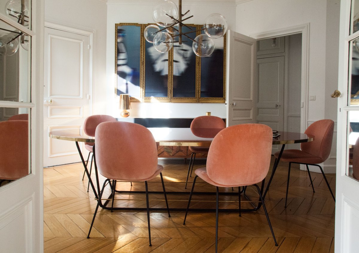 Сиреневые стулья в интерьере