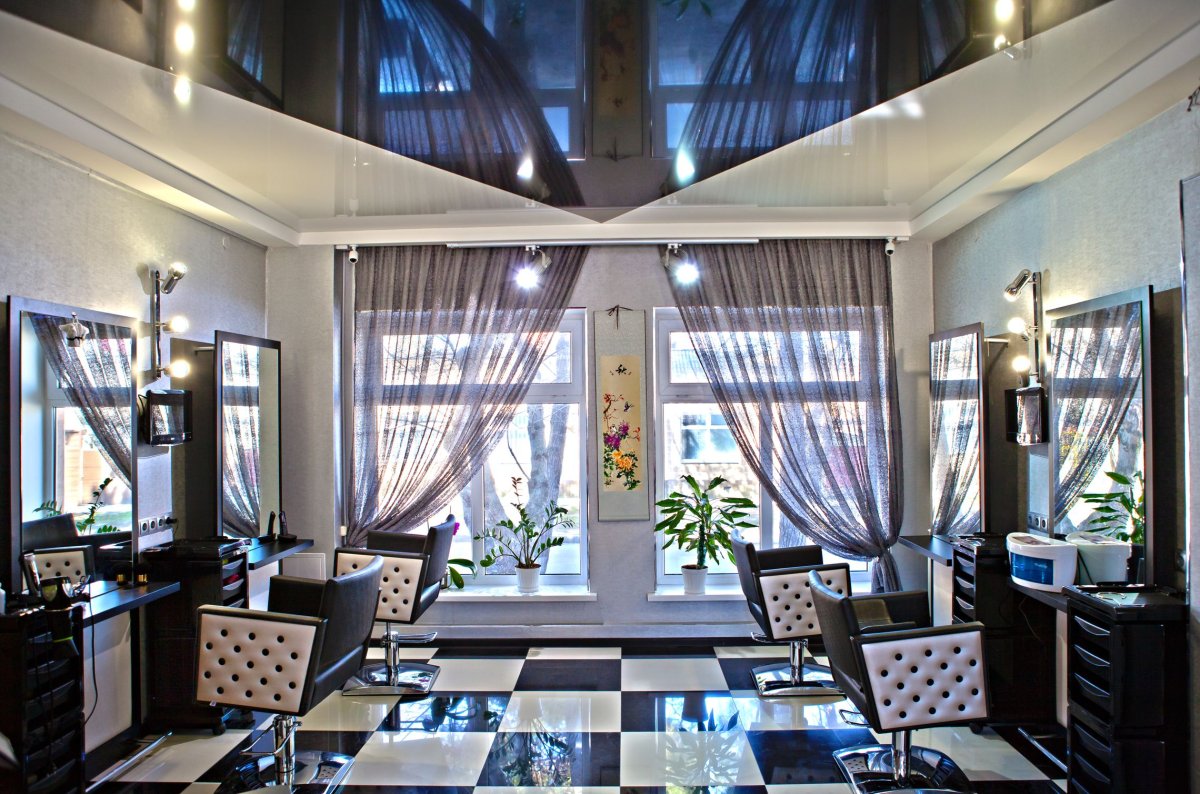 Шторы в салоне красоты