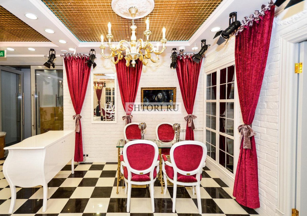 Шторы в студию красоты