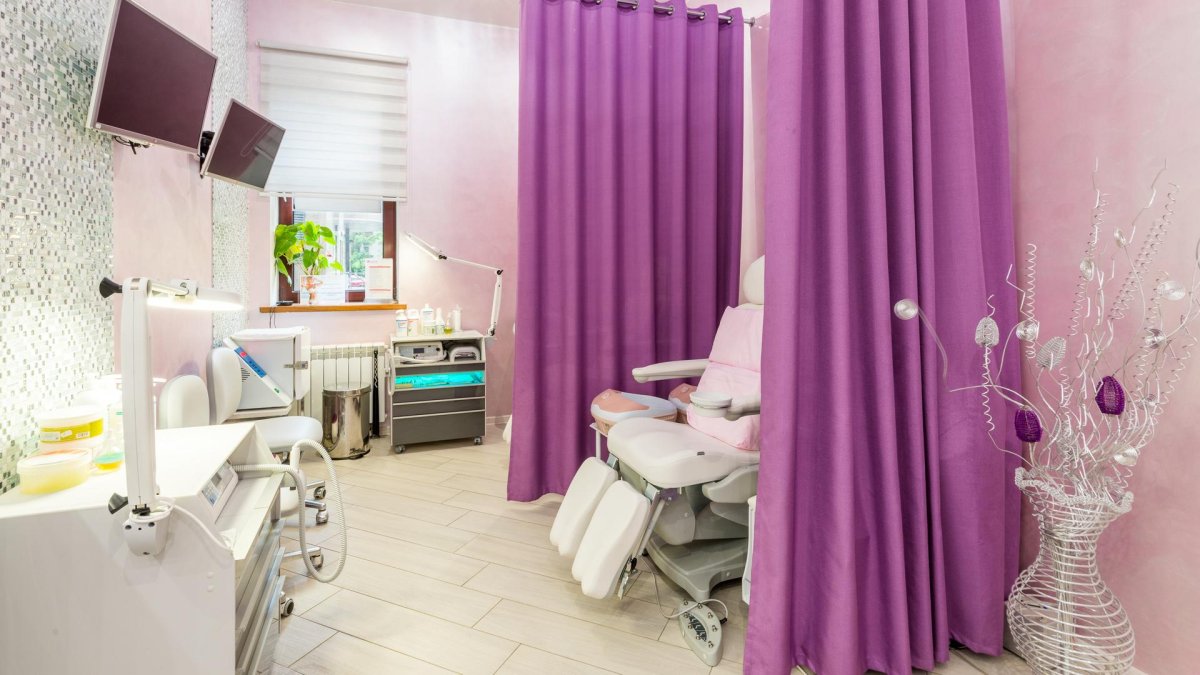 Мебель для салона штор