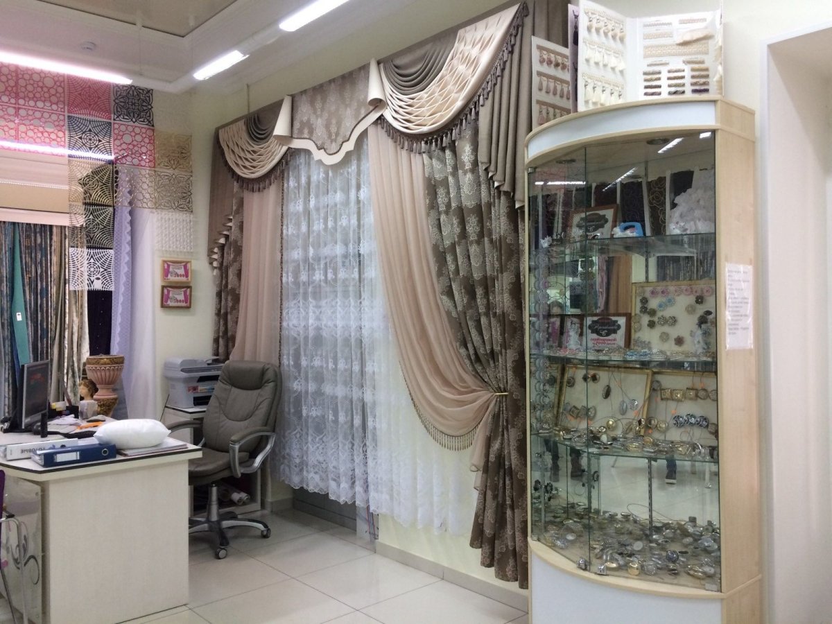 Шторы в студию красоты