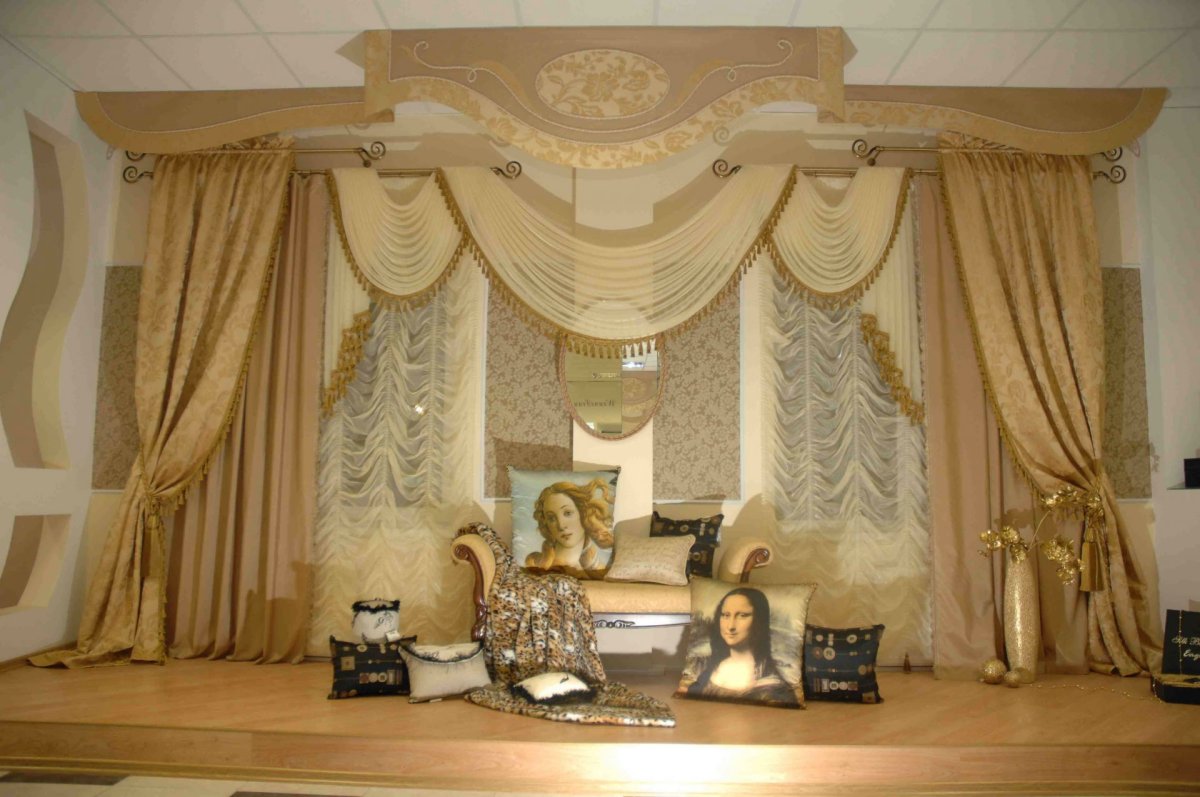 Красивые витрины салона штор