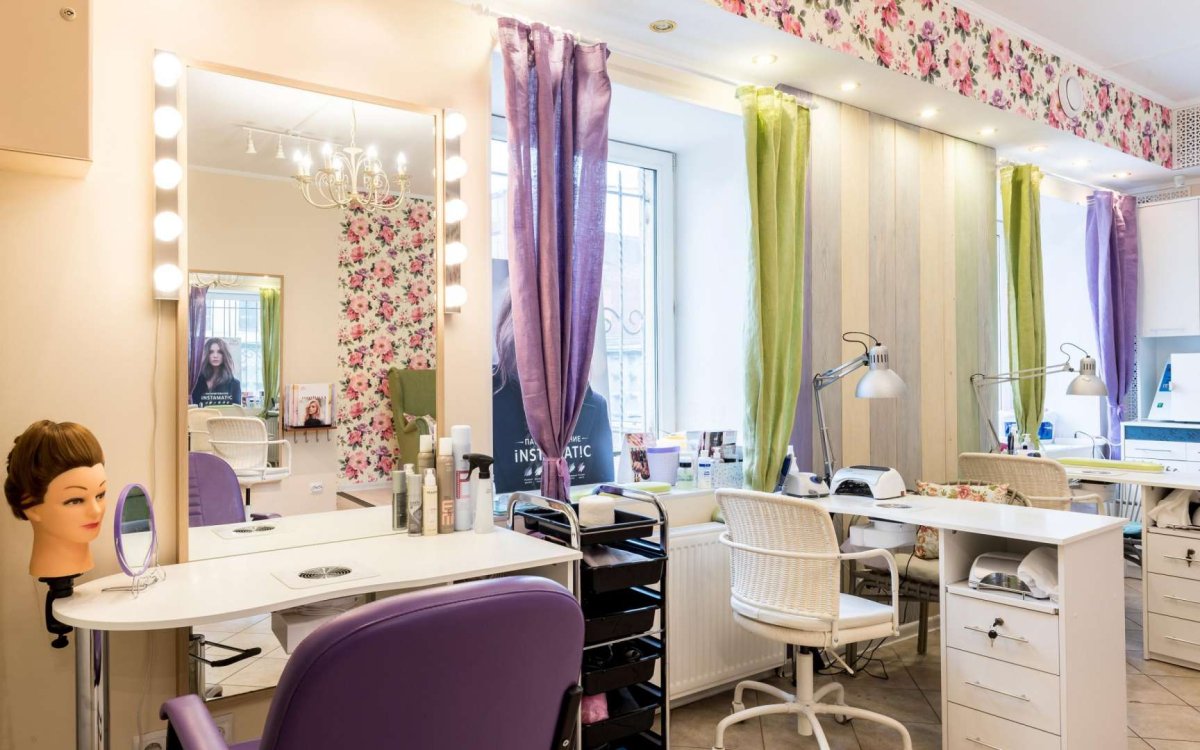 Шторы в салоне красоты