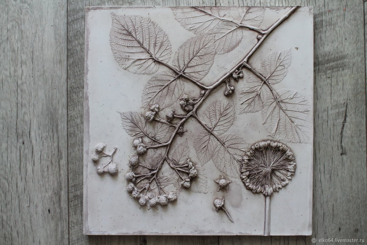 Ботанический барельеф с ракушками