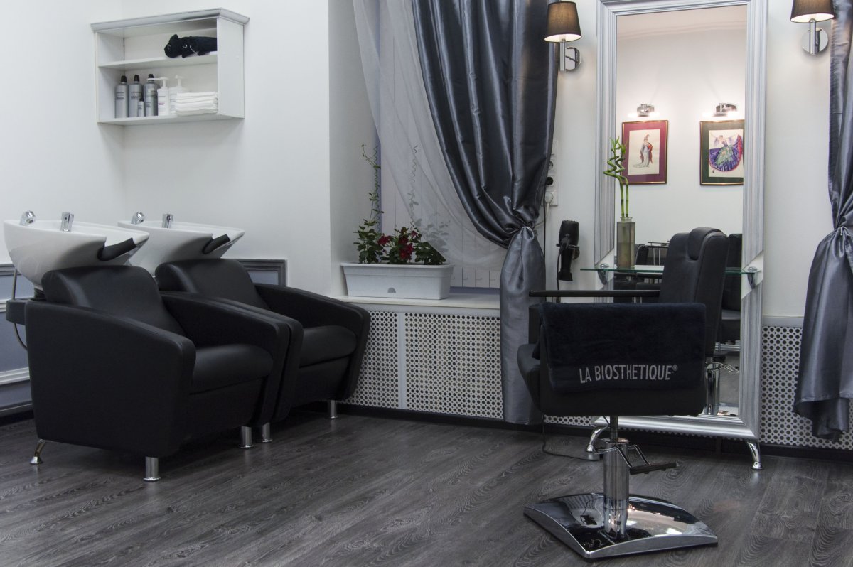 Зонирование салона красоты шторами