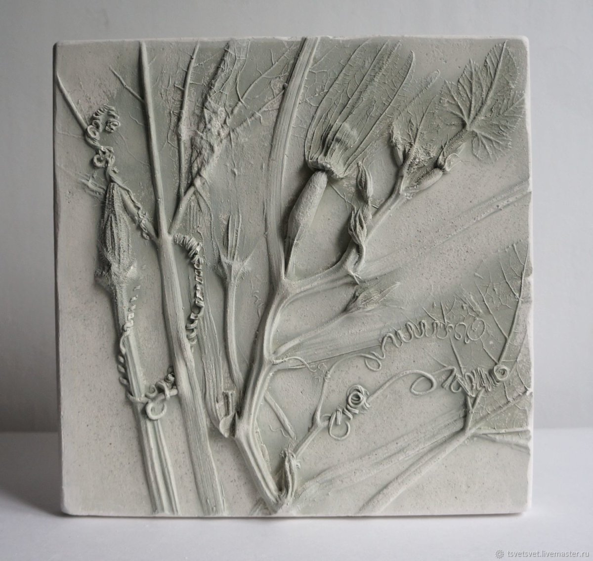 Панно из ткани и гипса