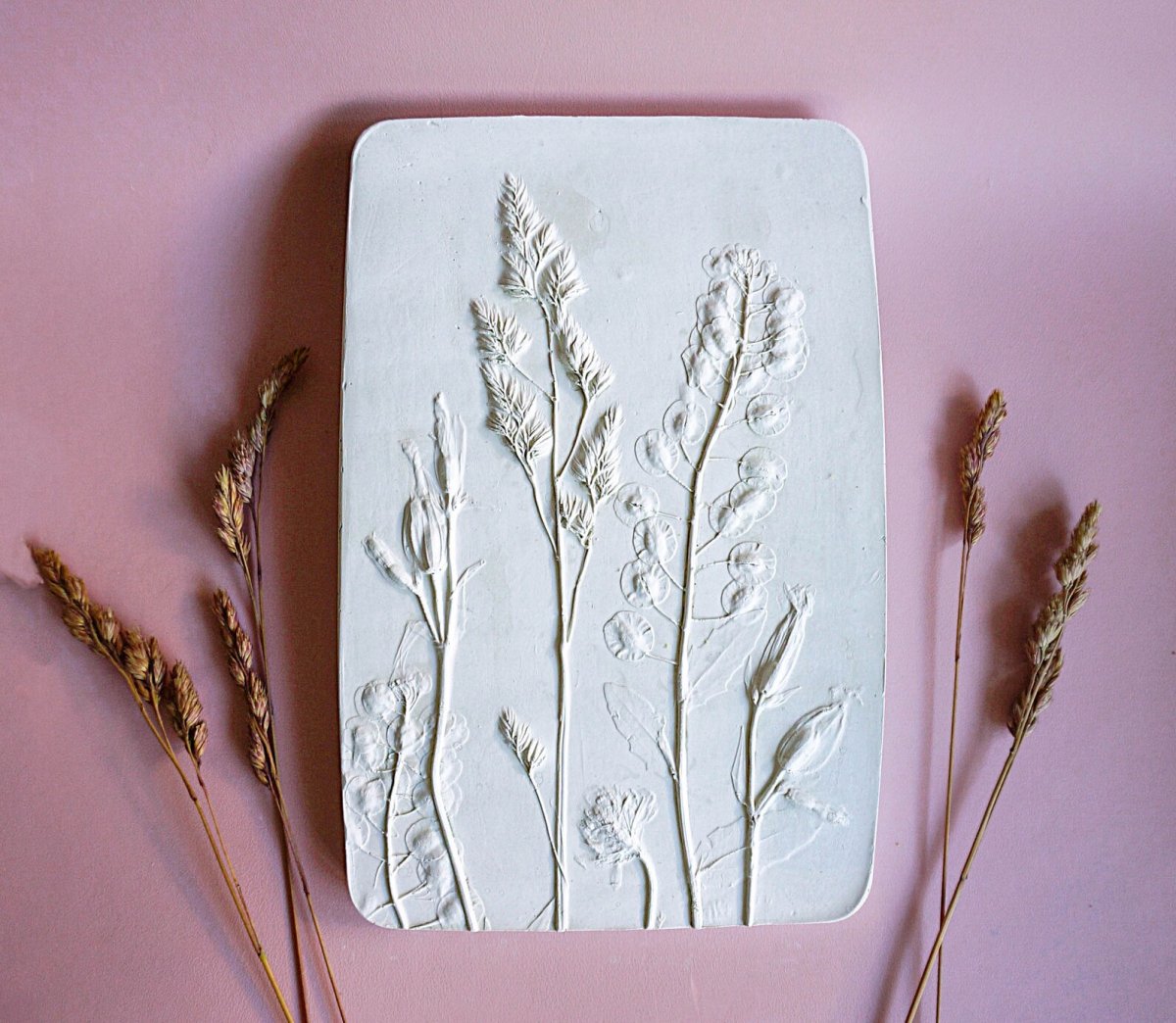 Полевые цветы барельеф