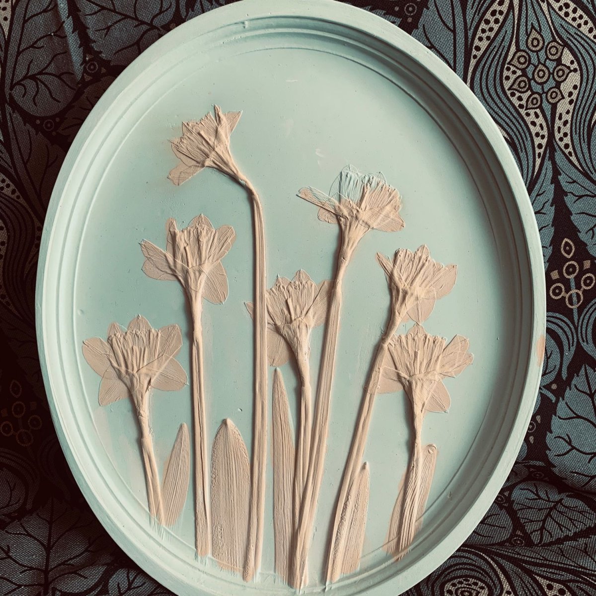 Ботанический барельеф в стиле Веджвуд