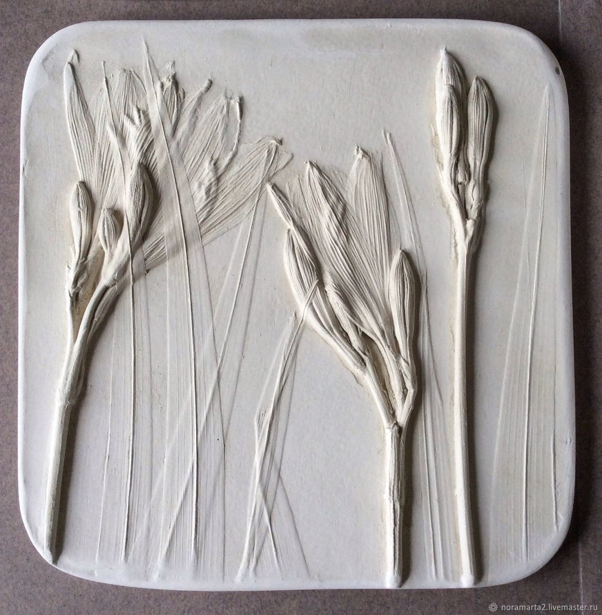 Ботанический барельеф гипс