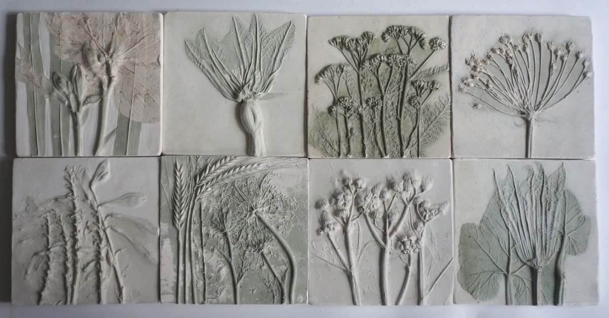 Ботанический барельеф из гипса