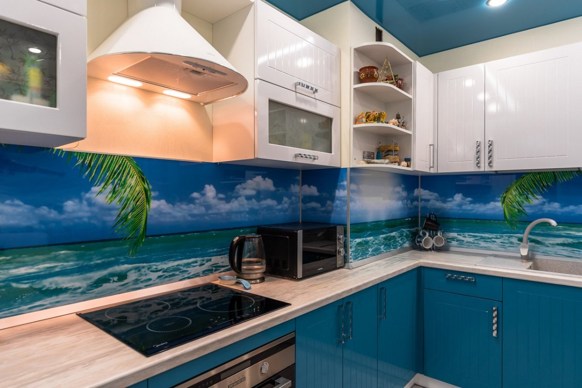 Кухни с зонами разделенными