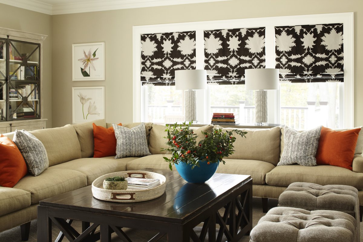 Римские шторы в классическом интерьере