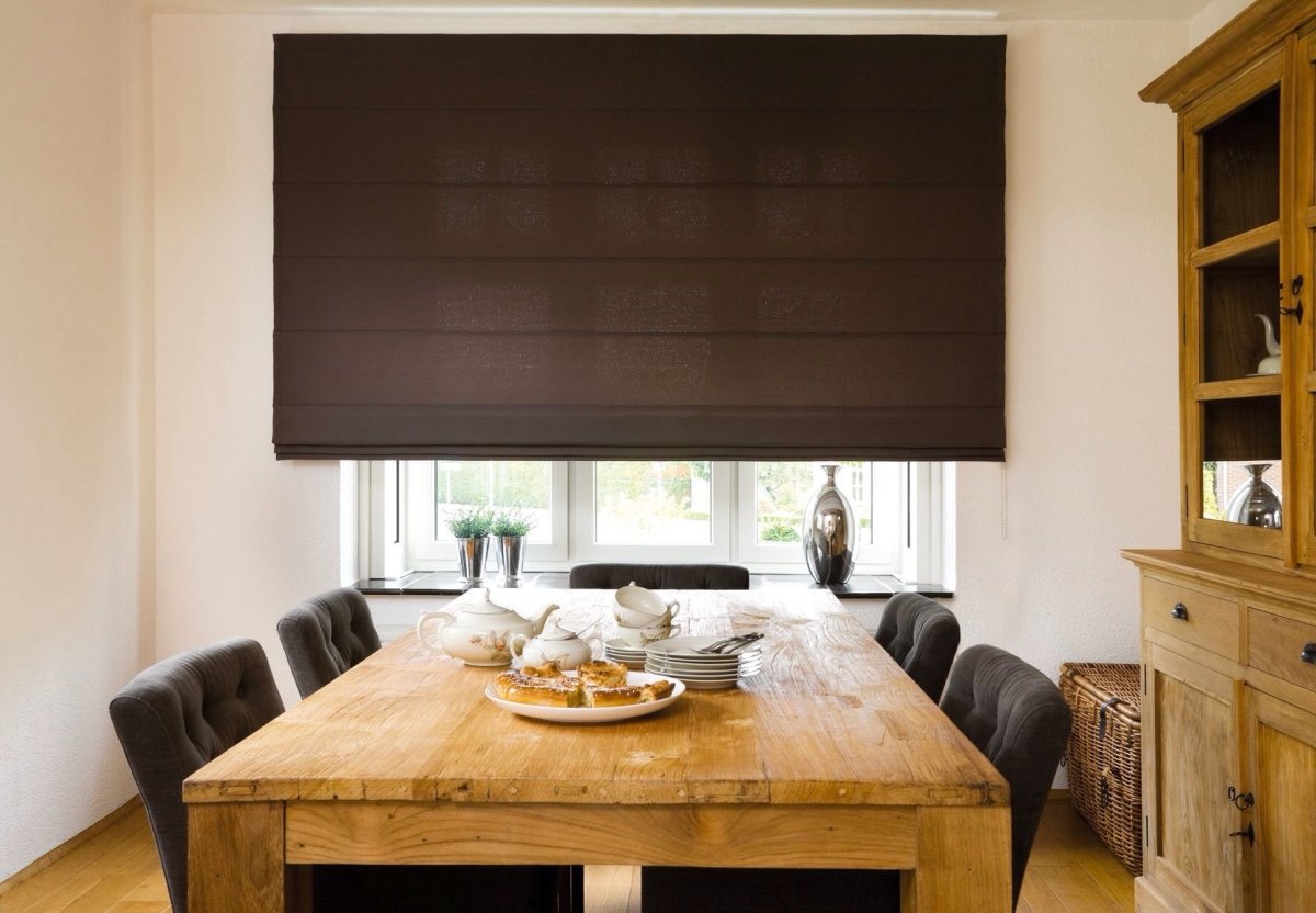 Римские шторы на большие окна в столовой