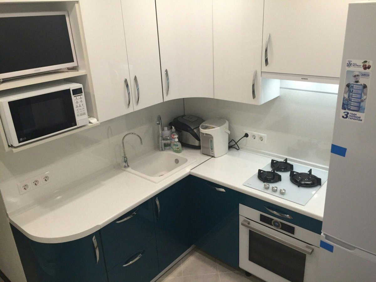 Маленькая белая кухня