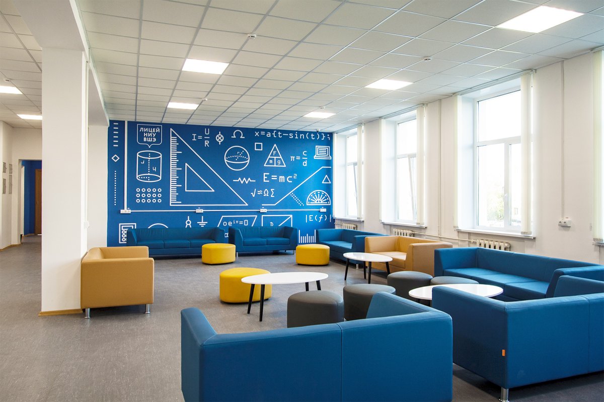 Покраска стен в школе