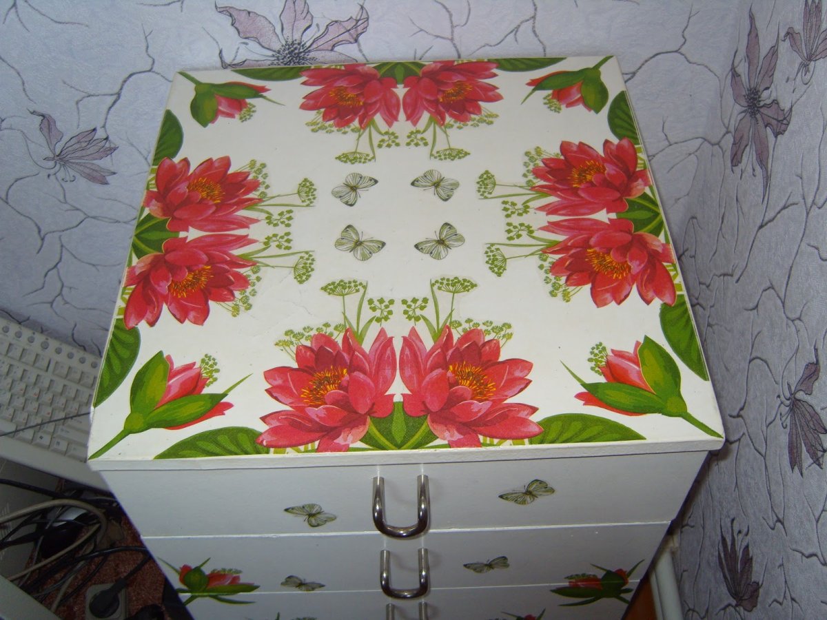 Техника декупажа на мебели