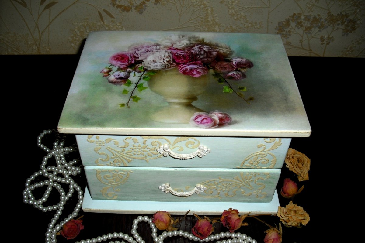 Декупаж мебели без цветочков