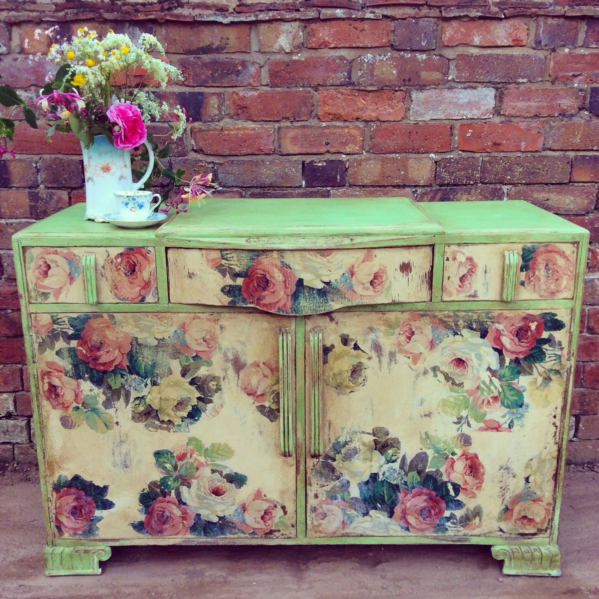 Декор мебели тканью