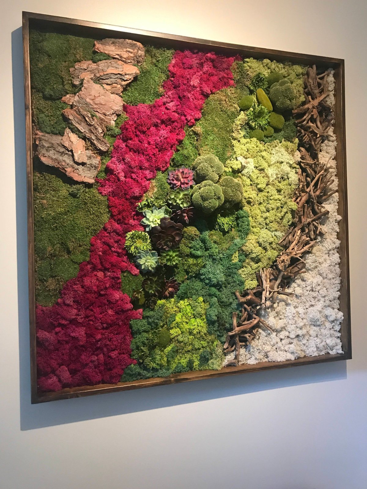 Панно из реек и мха