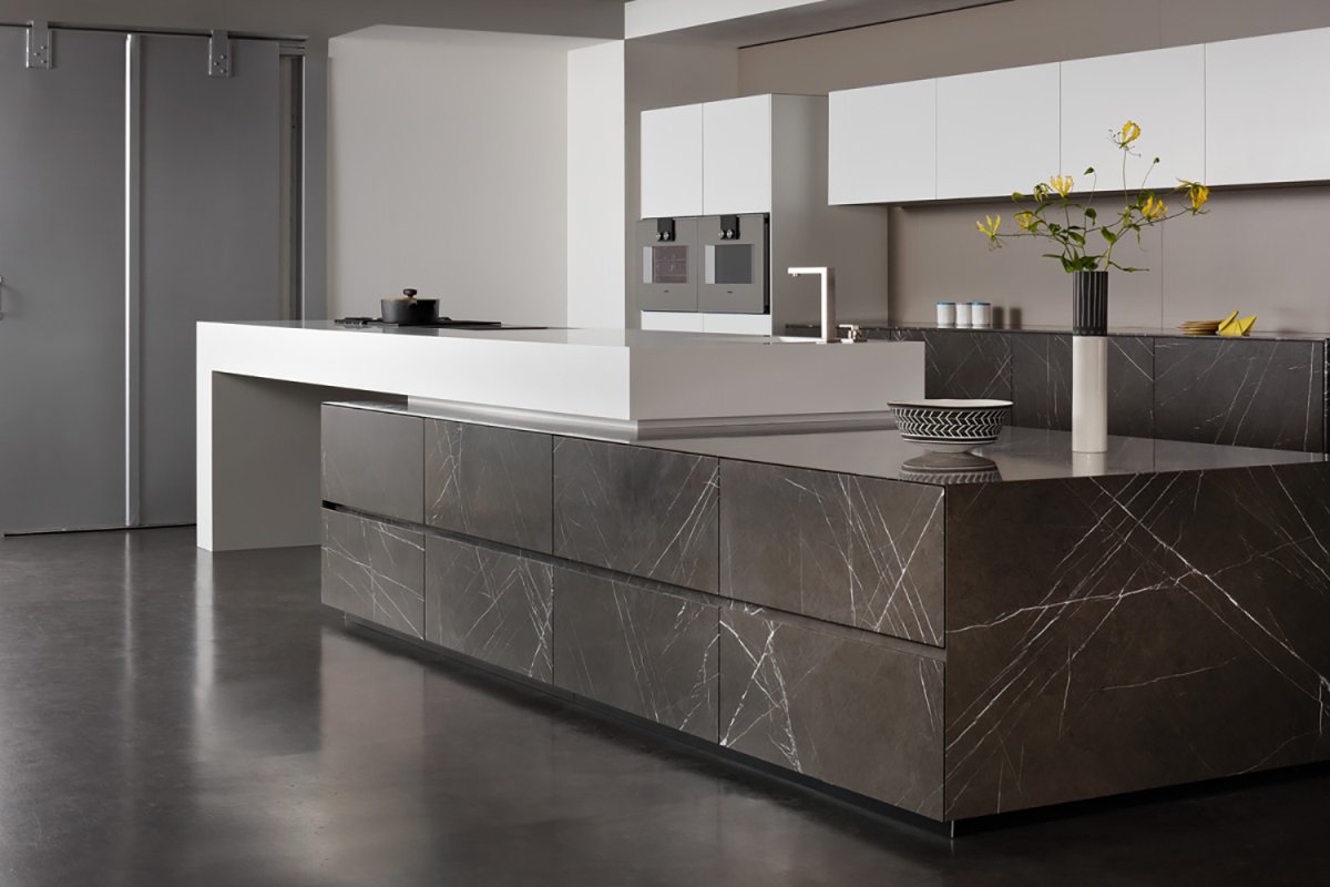 Кухни лофт каменный шпон