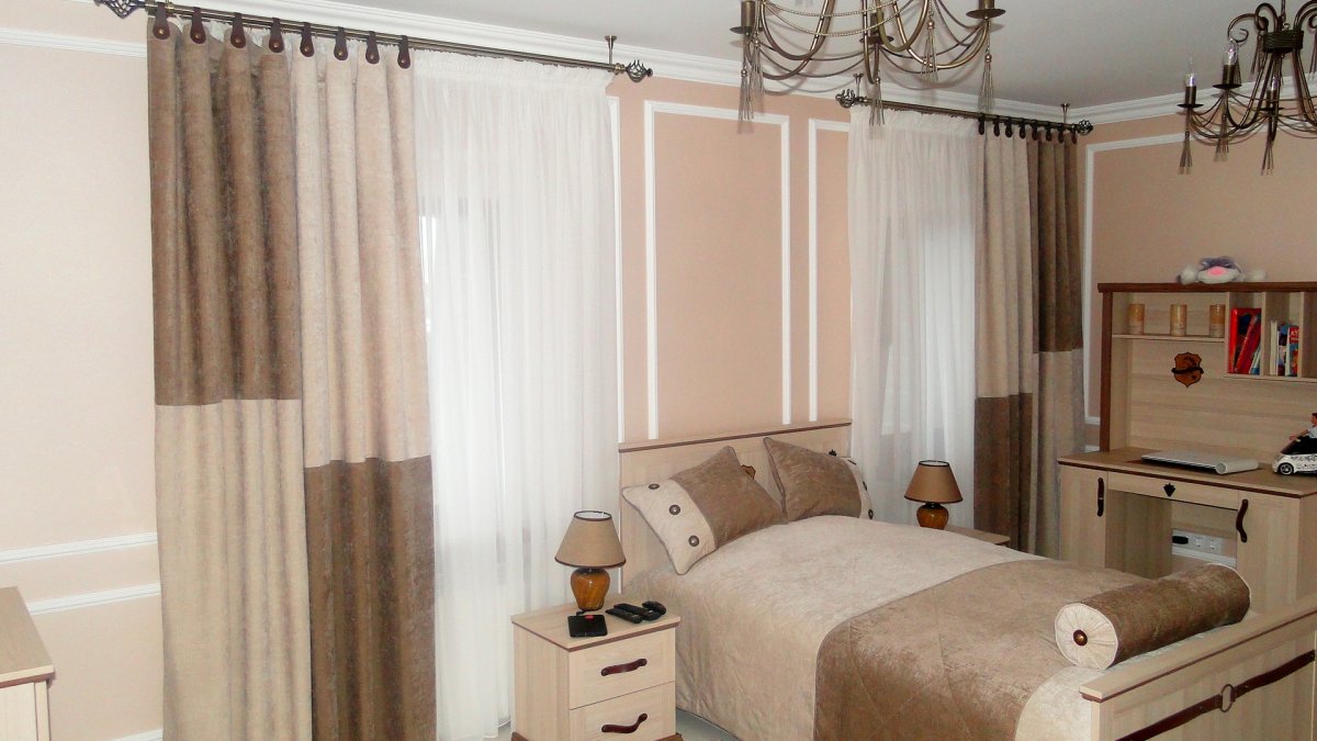 Карнизы в маленькую комнату