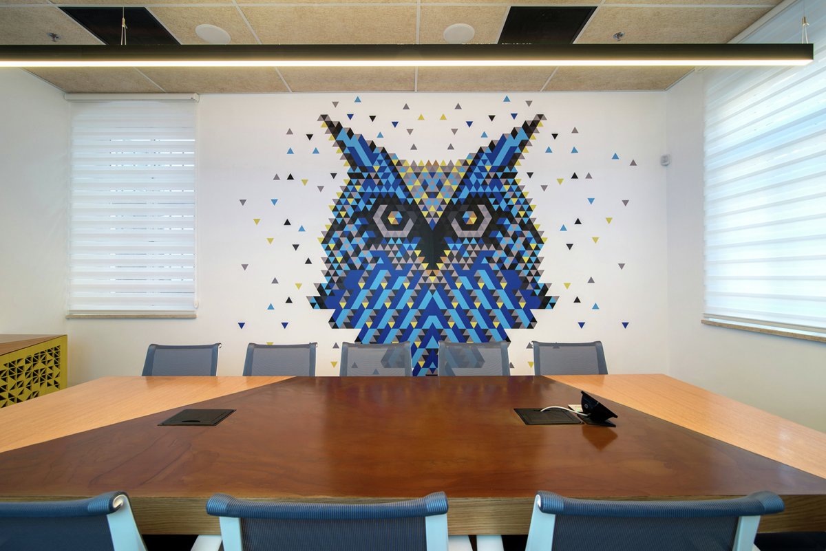 Украшение стен в офисе