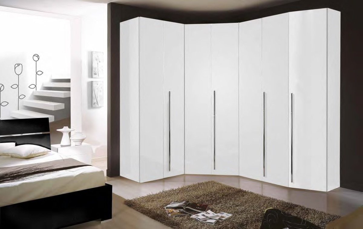 Угловой шкаф распашной