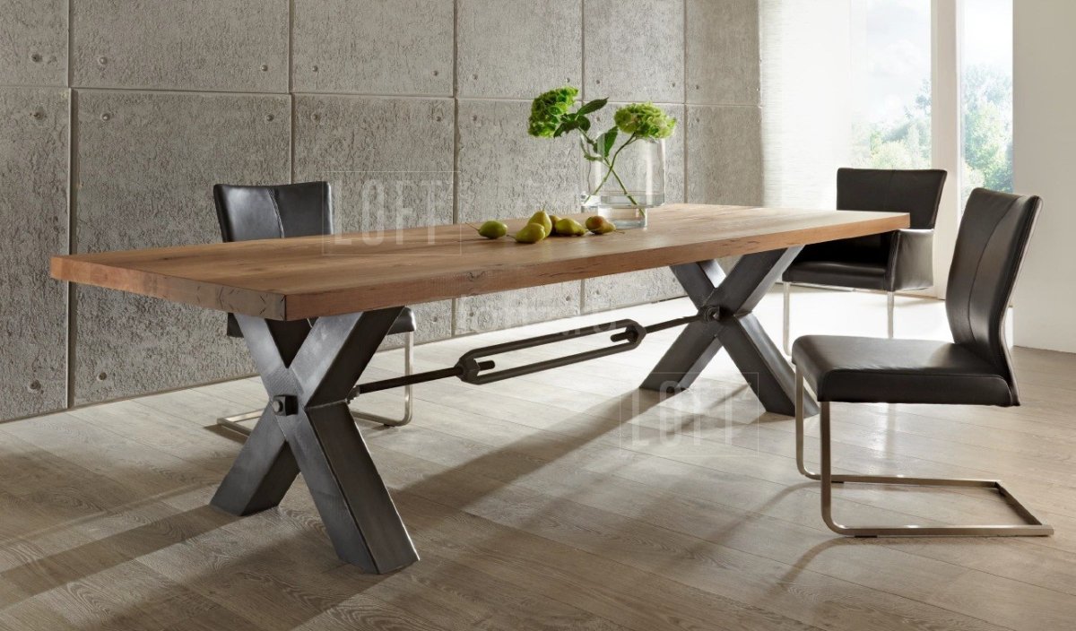 Стол из дуба с металлическим подстольем