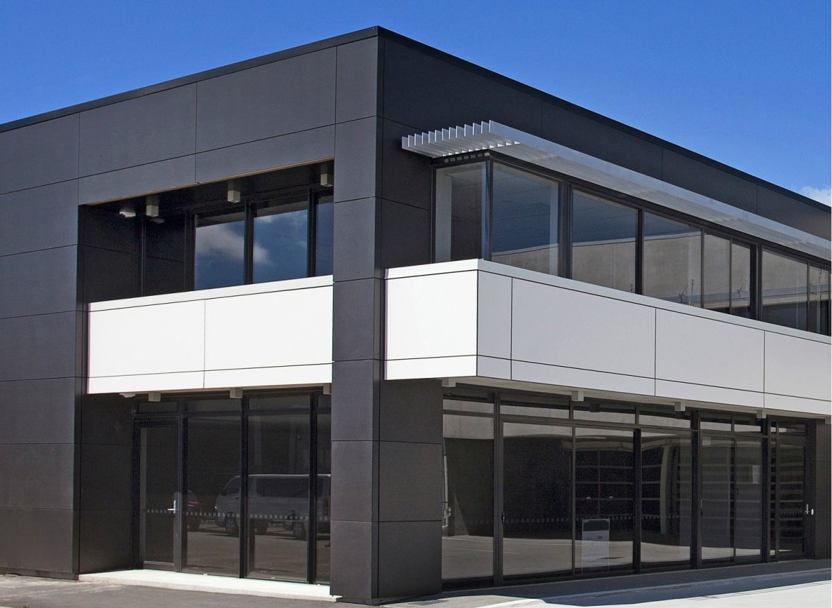 Фасад здания из керамогранита