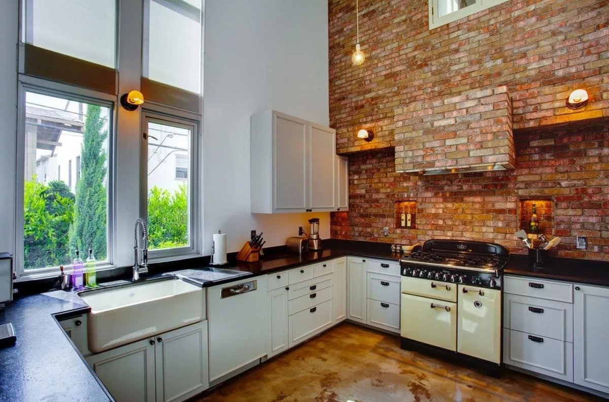 Отделка кухни клинкерным кирпичом