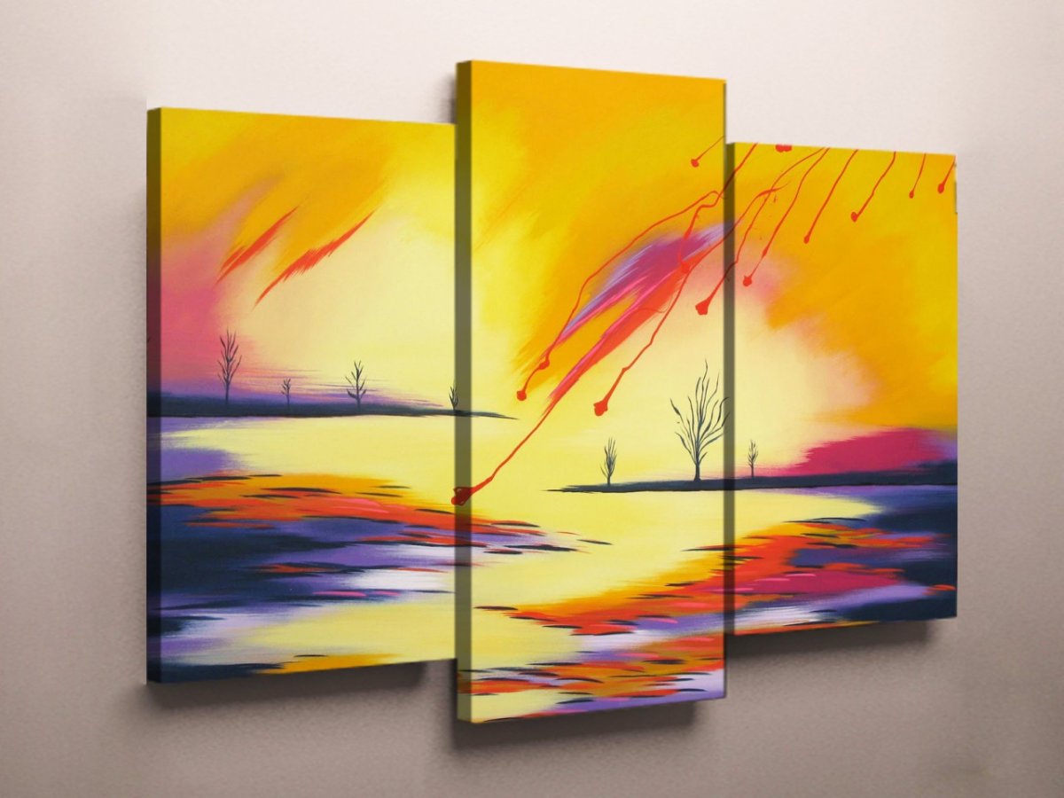 Абстрактная живопись в прихожей